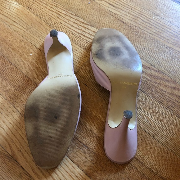 Pink heels with cute bow accent - Picture 2 of 2